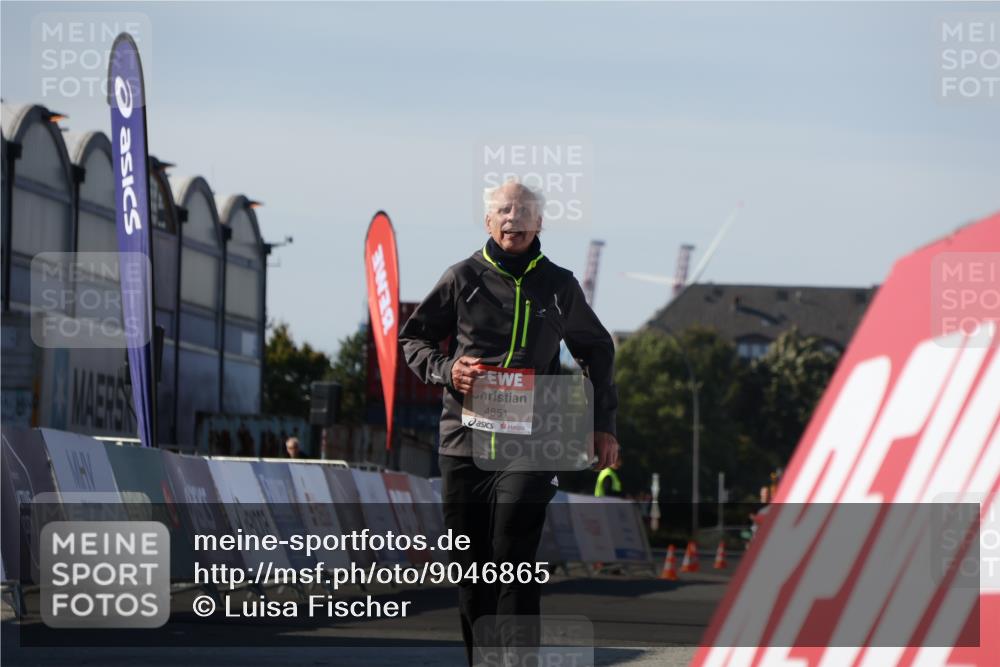 03.10.2025 - Köhlbrandbrückenlauf Luisa Fischer http://msf.ph/oto/9046865 03.10.2025 13:50:47 Ziel 7020, 7065, 5323, 5472, 5595, 5608, 5992 meine-sportfotos.de