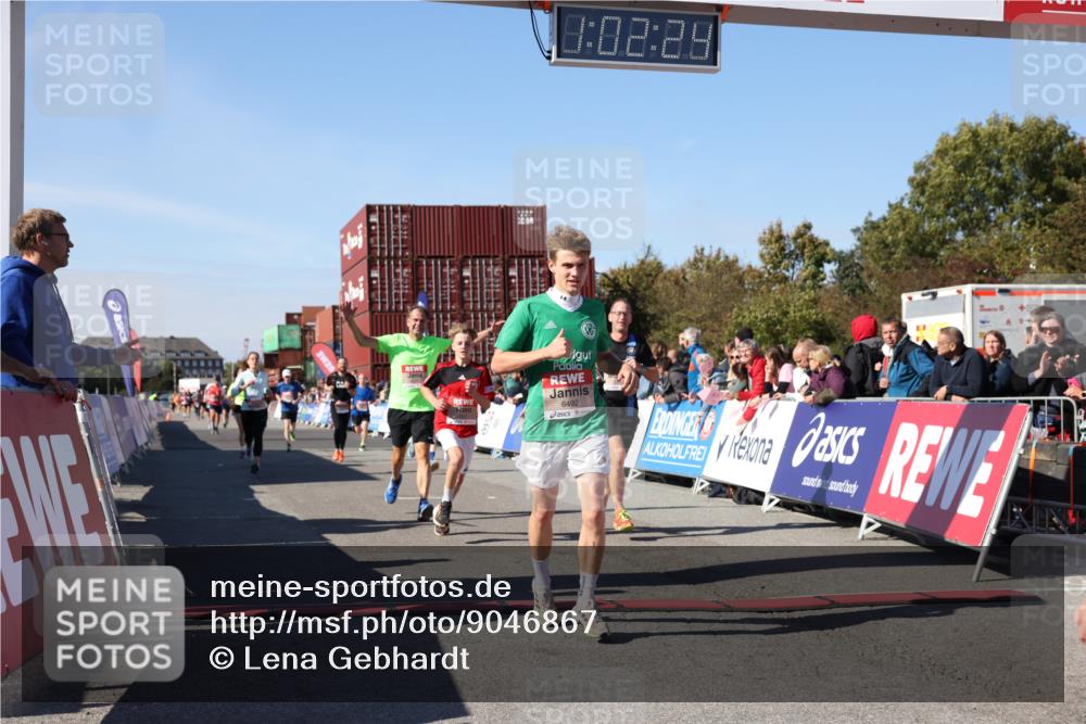 03.10.2025 - Köhlbrandbrückenlauf Lena Gebhardt http://msf.ph/oto/9046867 03.10.2025 13:02:24 Ziel 4130, 4187, 4271, 4277, 4281, 4337, 4380, 4492, 4783, 4946, 5080, 5617, 5697, 5747, 5784, 5845, 6465, 6492 meine-sportfotos.de
