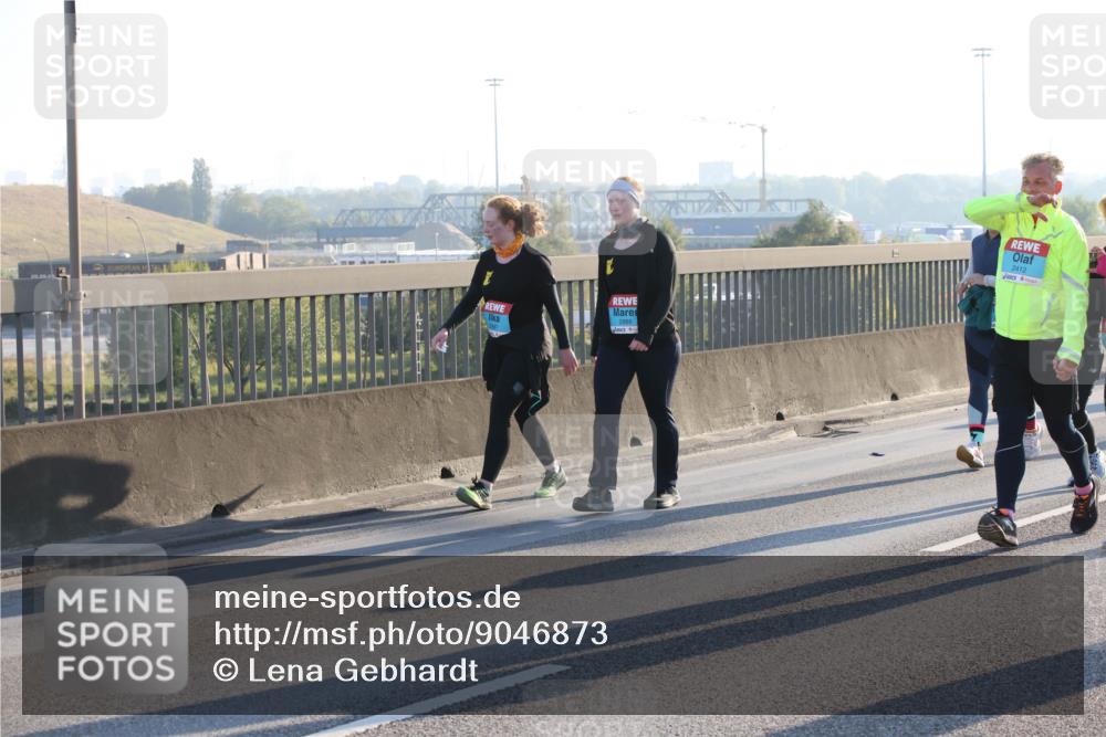 03.10.2025 - Köhlbrandbrückenlauf Lena Gebhardt http://msf.ph/oto/9046873 03.10.2025 09:28:43 Position 1 2412 meine-sportfotos.de