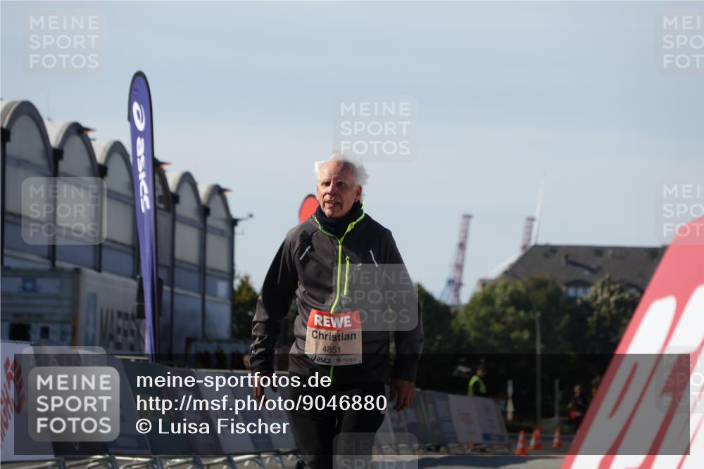 03.10.2025 - Köhlbrandbrückenlauf Luisa Fischer http://msf.ph/oto/9046880 03.10.2025 13:50:49 Ziel 7065, 4851, 5472, 5595, 5608, 5992 meine-sportfotos.de
