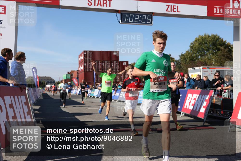 03.10.2025 - Köhlbrandbrückenlauf Lena Gebhardt http://msf.ph/oto/9046882 03.10.2025 13:02:25 Ziel 4130, 4187, 4271, 4277, 4337, 4380, 4492, 4783, 4946, 5080, 5617, 5697, 5747, 5784, 5845, 6465, 6492 meine-sportfotos.de