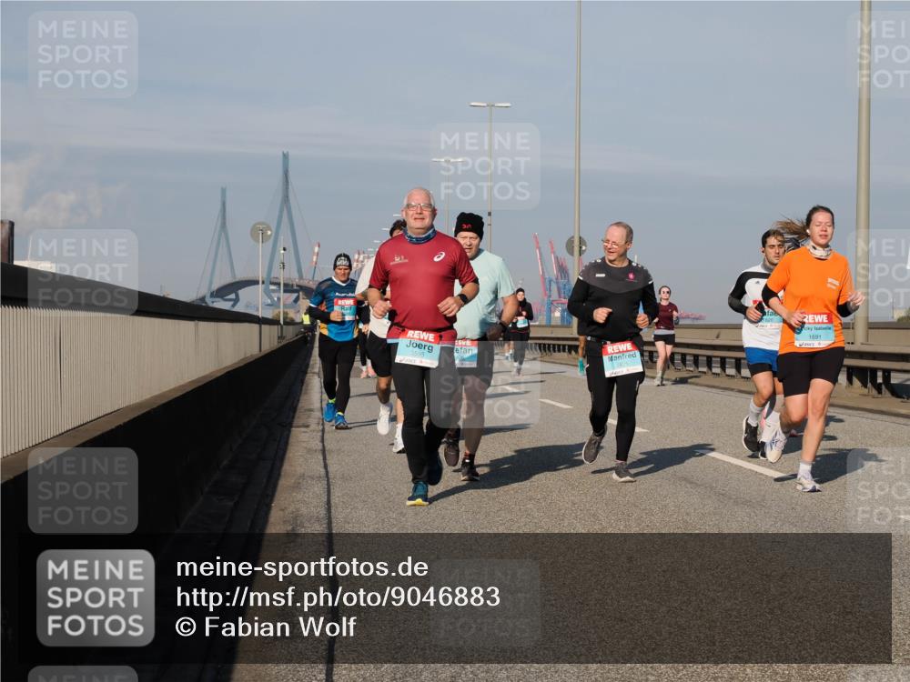 03.10.2025 - Köhlbrandbrückenlauf Fabian Wolf http://msf.ph/oto/9046883 03.10.2025 09:58:53 Position 3 20, 3595, 2825, 1691 meine-sportfotos.de