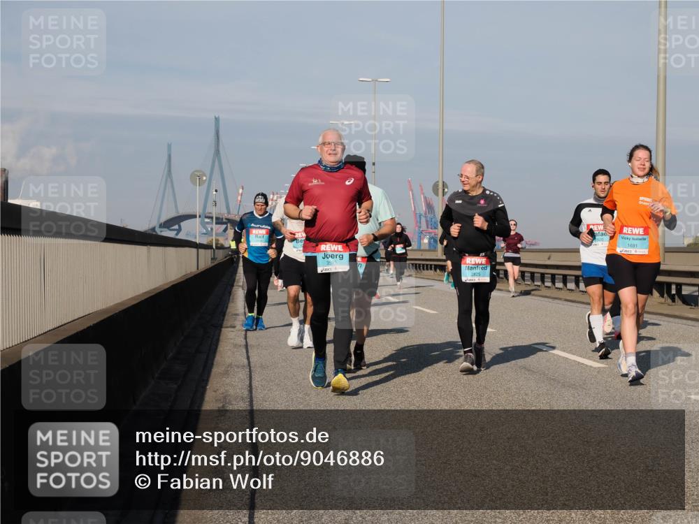 03.10.2025 - Köhlbrandbrückenlauf Fabian Wolf http://msf.ph/oto/9046886 03.10.2025 09:58:53 Position 3 3595, 2825, 1820, 1691 meine-sportfotos.de