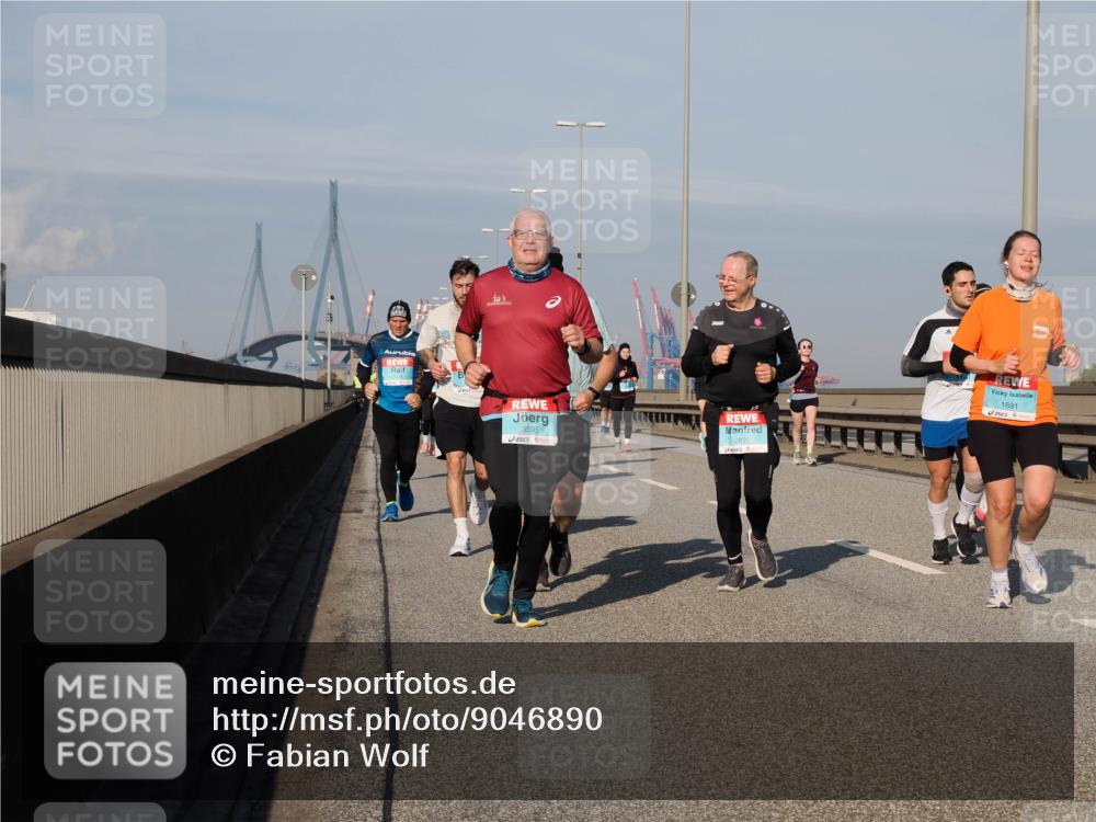 03.10.2025 - Köhlbrandbrückenlauf Fabian Wolf http://msf.ph/oto/9046890 03.10.2025 09:58:54 Position 3 3595, 1691 meine-sportfotos.de