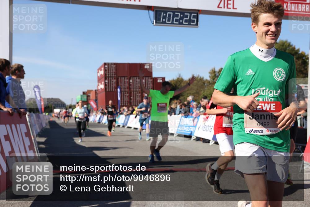 03.10.2025 - Köhlbrandbrückenlauf Lena Gebhardt http://msf.ph/oto/9046896 03.10.2025 13:02:26 Ziel 4187, 4271, 4277, 4337, 4380, 4492, 4783, 4946, 5080, 5617, 5697, 5747, 5784, 5845, 6465, 6492 meine-sportfotos.de