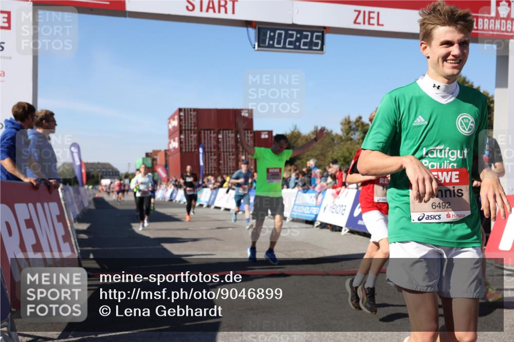 03.10.2025 - Köhlbrandbrückenlauf Lena Gebhardt http://msf.ph/oto/9046899 03.10.2025 13:02:26 Ziel 4187, 4271, 4277, 4337, 4380, 4492, 4783, 4946, 5080, 5617, 5697, 5747, 5784, 5845, 6465, 6492 meine-sportfotos.de