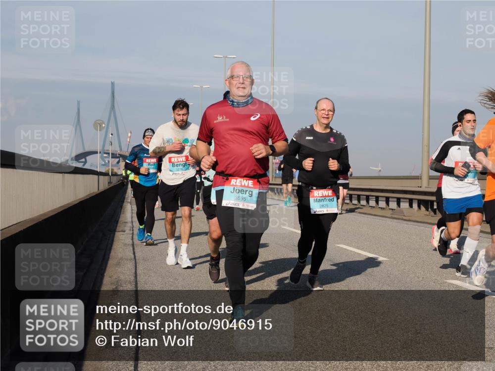 03.10.2025 - Köhlbrandbrückenlauf Fabian Wolf http://msf.ph/oto/9046915 03.10.2025 09:58:55 Position 3 3276, 3595, 2825 meine-sportfotos.de