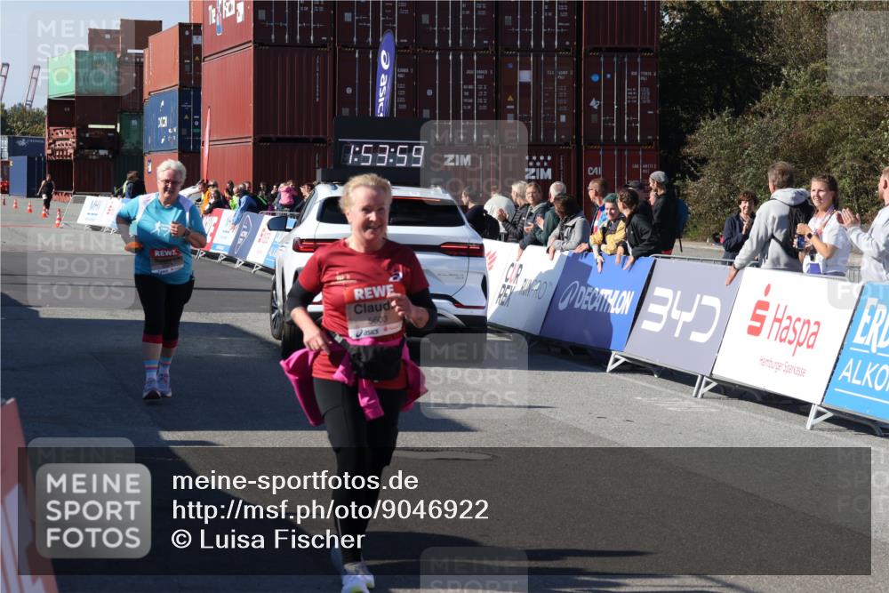03.10.2025 - Köhlbrandbrückenlauf Luisa Fischer http://msf.ph/oto/9046922 03.10.2025 13:53:58 Ziel 7074, 9268, 5603, 5819, 6529, 6549 meine-sportfotos.de