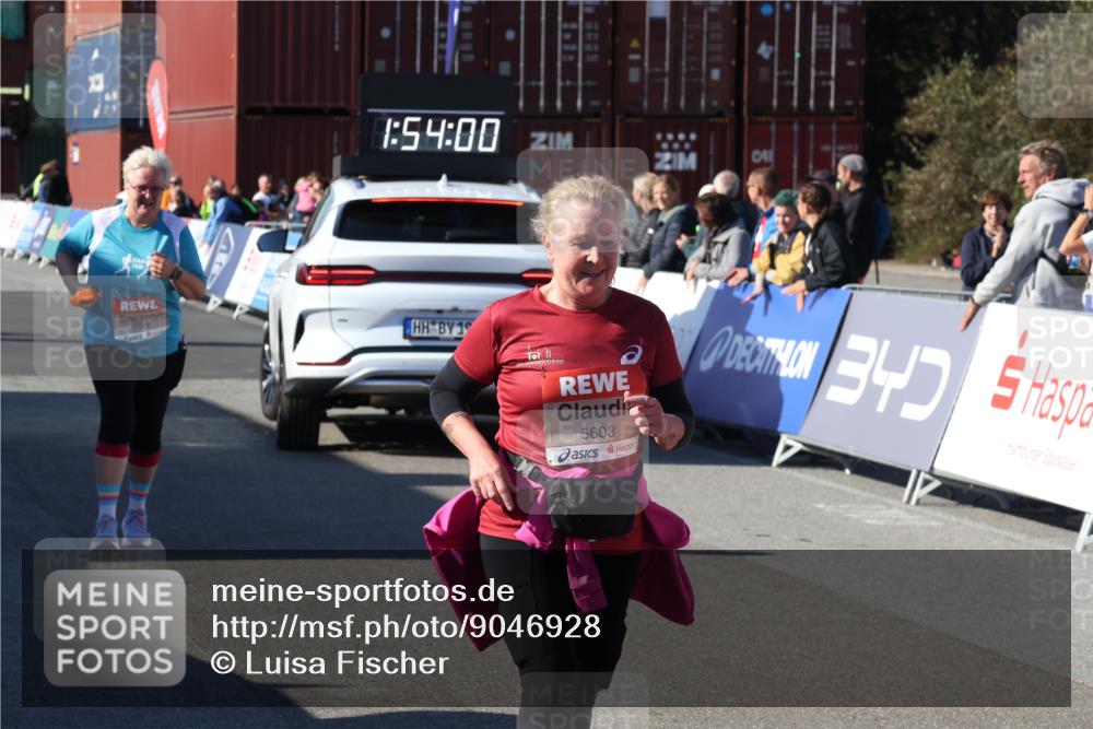 03.10.2025 - Köhlbrandbrückenlauf Luisa Fischer http://msf.ph/oto/9046928 03.10.2025 13:53:59 Ziel 7074, 9268, 5603, 5819, 6529, 6549 meine-sportfotos.de