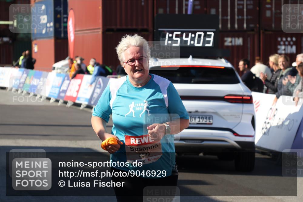 03.10.2025 - Köhlbrandbrückenlauf Luisa Fischer http://msf.ph/oto/9046929 03.10.2025 13:54:02 Ziel 5603, 5819, 6529, 6549 meine-sportfotos.de