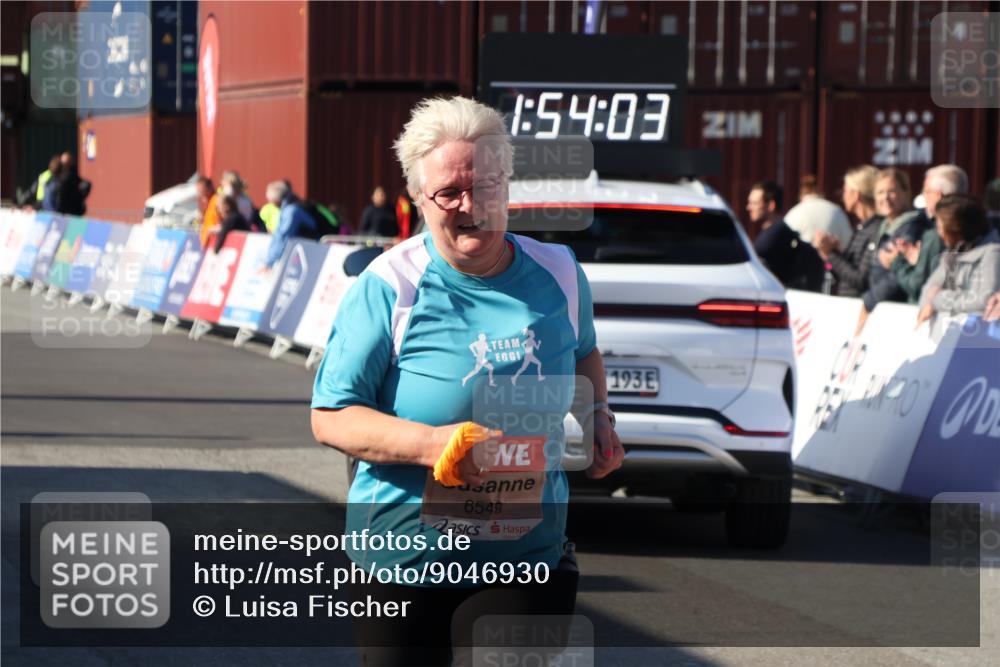 03.10.2025 - Köhlbrandbrückenlauf Luisa Fischer http://msf.ph/oto/9046930 03.10.2025 13:54:02 Ziel 5603, 5819, 6529, 6549 meine-sportfotos.de