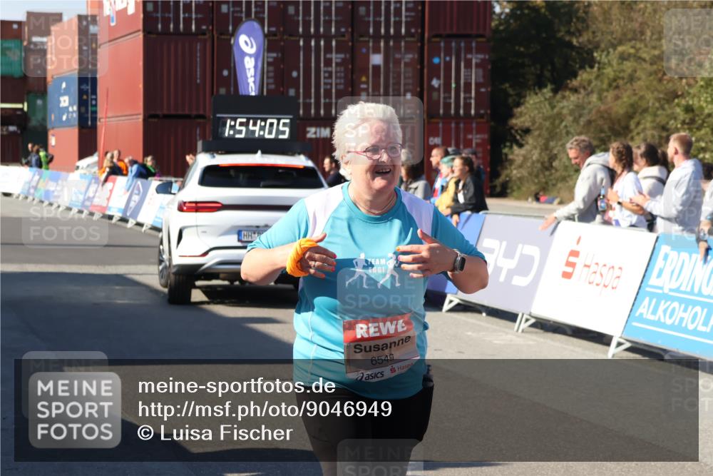03.10.2025 - Köhlbrandbrückenlauf Luisa Fischer http://msf.ph/oto/9046949 03.10.2025 13:54:04 Ziel 5603, 5819, 6529, 6549 meine-sportfotos.de