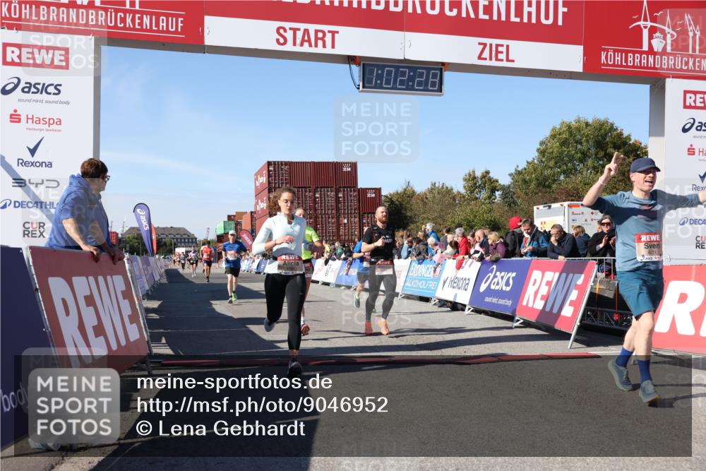 03.10.2025 - Köhlbrandbrückenlauf Lena Gebhardt http://msf.ph/oto/9046952 03.10.2025 13:02:28 Ziel 4024, 4187, 4271, 4277, 4337, 4380, 4492, 4783, 4946, 5080, 5617, 5697, 5747, 5784, 5845, 6320, 6465, 6492 meine-sportfotos.de