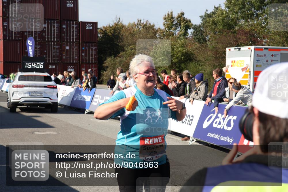 03.10.2025 - Köhlbrandbrückenlauf Luisa Fischer http://msf.ph/oto/9046963 03.10.2025 13:54:05 Ziel 8920, 5603, 5819, 6529, 6549 meine-sportfotos.de