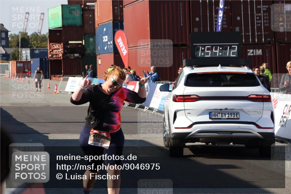 03.10.2025 - Köhlbrandbrückenlauf Luisa Fischer http://msf.ph/oto/9046975 03.10.2025 13:54:10 Ziel 8920, 5471, 5603, 6549 meine-sportfotos.de