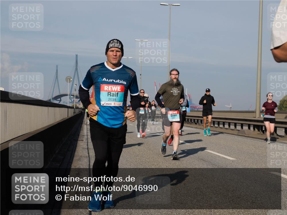 03.10.2025 - Köhlbrandbrückenlauf Fabian Wolf http://msf.ph/oto/9046990 03.10.2025 09:58:58 Position 3 2038, 1390 meine-sportfotos.de