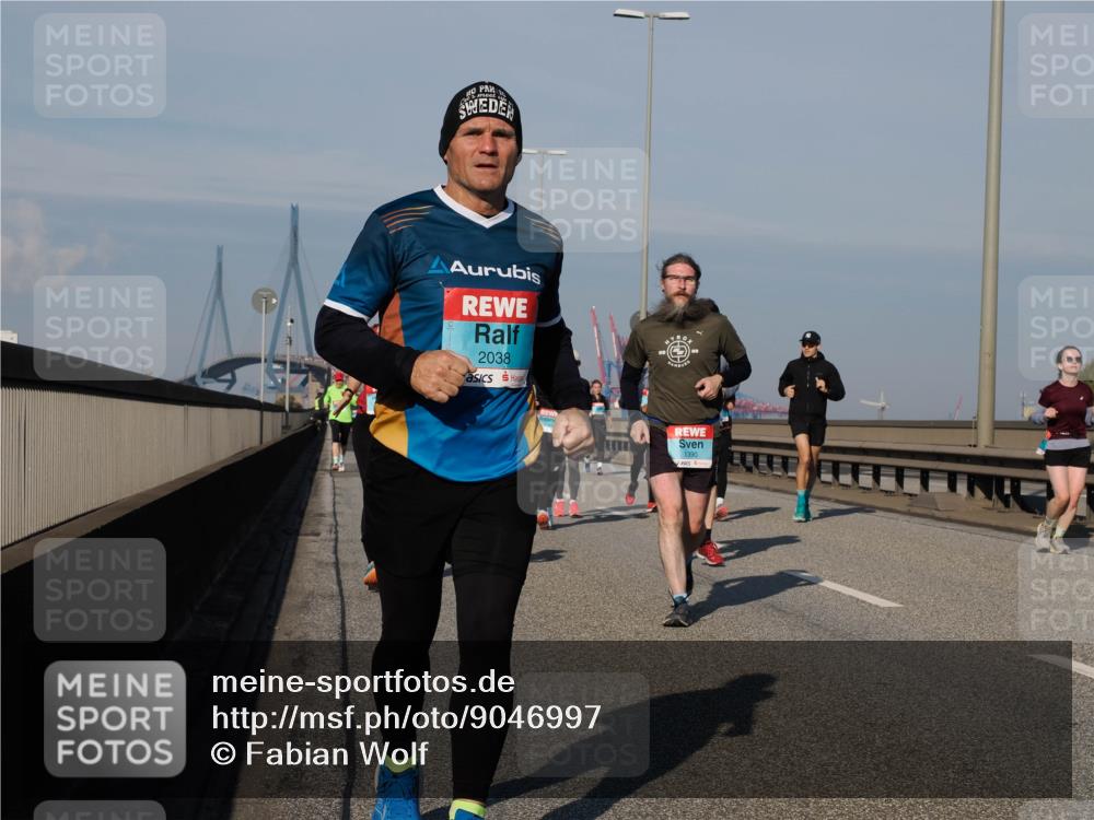 03.10.2025 - Köhlbrandbrückenlauf Fabian Wolf http://msf.ph/oto/9046997 03.10.2025 09:58:59 Position 3 2038, 1390 meine-sportfotos.de