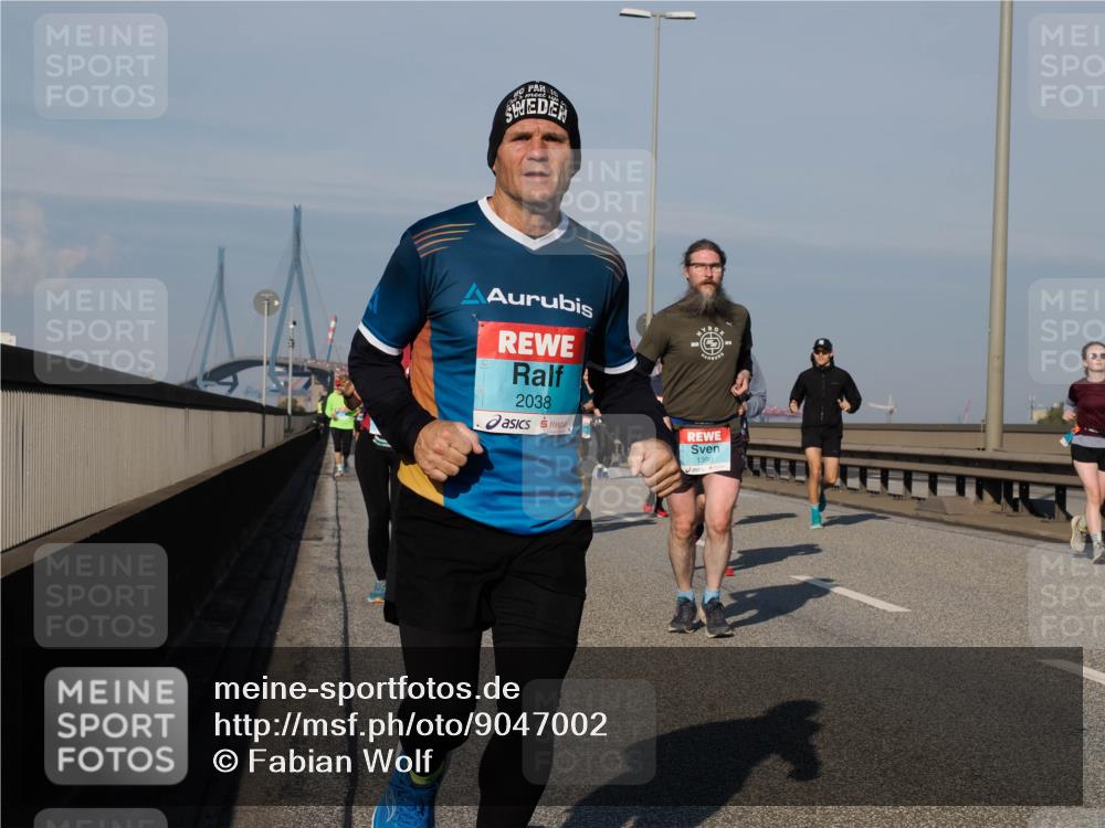03.10.2025 - Köhlbrandbrückenlauf Fabian Wolf http://msf.ph/oto/9047002 03.10.2025 09:58:59 Position 3 2038, 1390 meine-sportfotos.de
