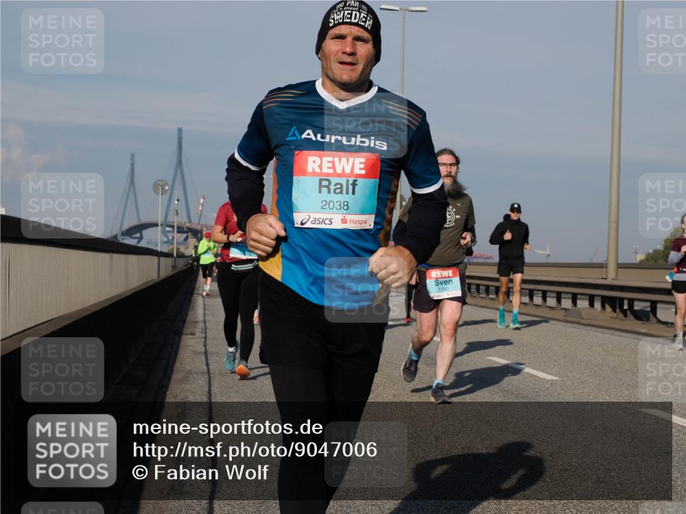 03.10.2025 - Köhlbrandbrückenlauf Fabian Wolf http://msf.ph/oto/9047006 03.10.2025 09:58:59 Position 3 2038, 1390 meine-sportfotos.de