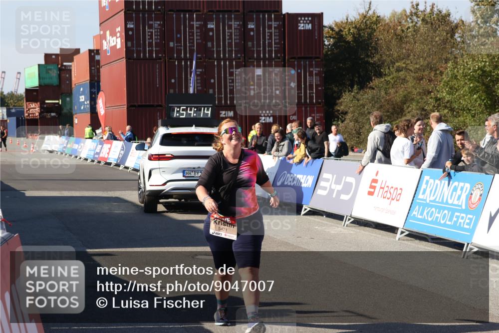 03.10.2025 - Köhlbrandbrückenlauf Luisa Fischer http://msf.ph/oto/9047007 03.10.2025 13:54:13 Ziel 8920, 5471, 6549 meine-sportfotos.de