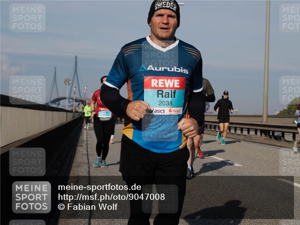 03.10.2025 - Köhlbrandbrückenlauf Fabian Wolf http://msf.ph/oto/9047008 03.10.2025 09:58:59 Position 3 2038 meine-sportfotos.de