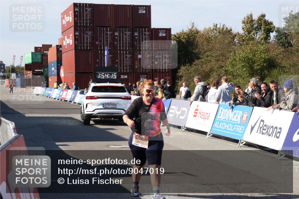 03.10.2025 - Köhlbrandbrückenlauf Luisa Fischer http://msf.ph/oto/9047019 03.10.2025 13:54:14 Ziel 7123, 8920, 5471, 6549 meine-sportfotos.de