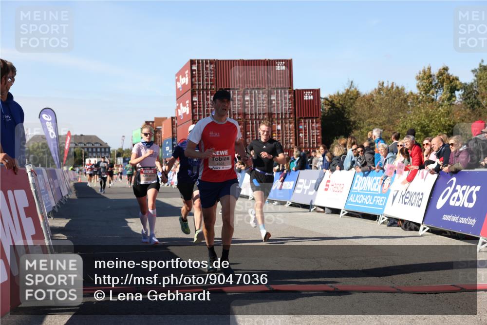 03.10.2025 - Köhlbrandbrückenlauf Lena Gebhardt http://msf.ph/oto/9047036 03.10.2025 13:02:34 Ziel 4024, 4187, 4271, 4277, 4337, 4380, 4783, 5080, 5784, 6320, 6321, 6465, 6479, 6783 meine-sportfotos.de