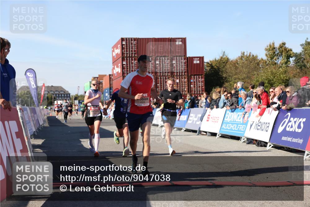 03.10.2025 - Köhlbrandbrückenlauf Lena Gebhardt http://msf.ph/oto/9047038 03.10.2025 13:02:34 Ziel 4024, 4187, 4271, 4277, 4337, 4380, 4783, 5080, 5784, 6320, 6321, 6465, 6479, 6783 meine-sportfotos.de