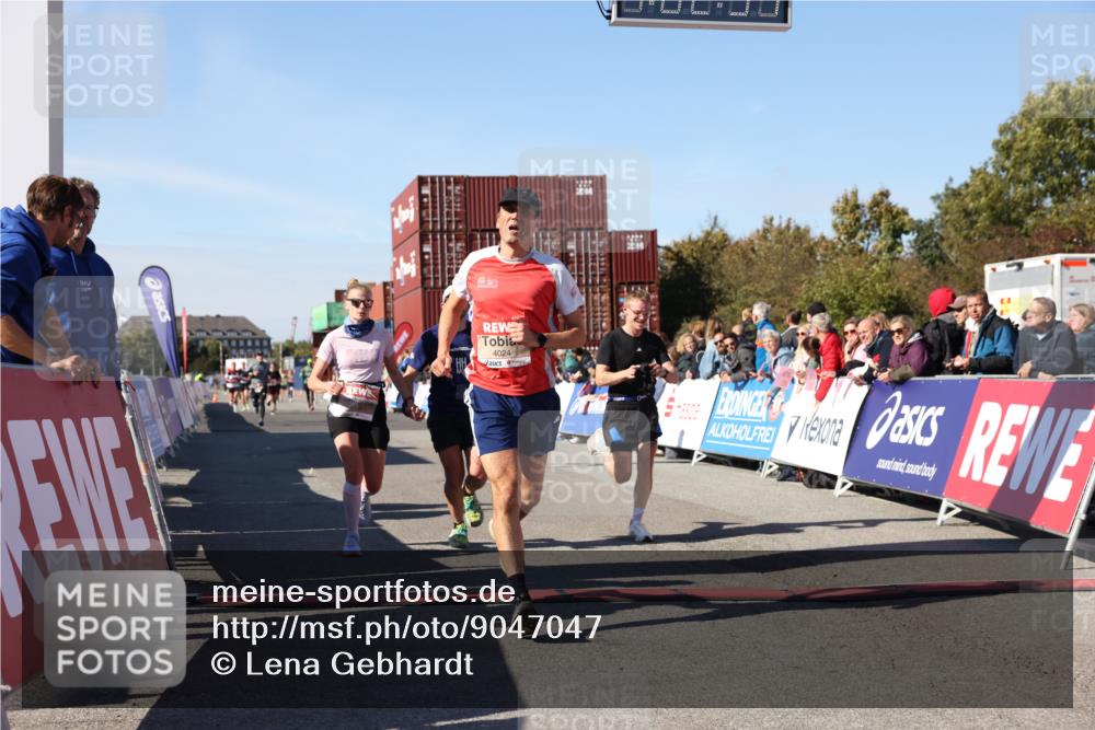 03.10.2025 - Köhlbrandbrückenlauf Lena Gebhardt http://msf.ph/oto/9047047 03.10.2025 13:02:35 Ziel 4024, 4187, 4271, 4277, 4380, 4783, 5080, 5726, 5784, 6320, 6321, 6479, 6783 meine-sportfotos.de