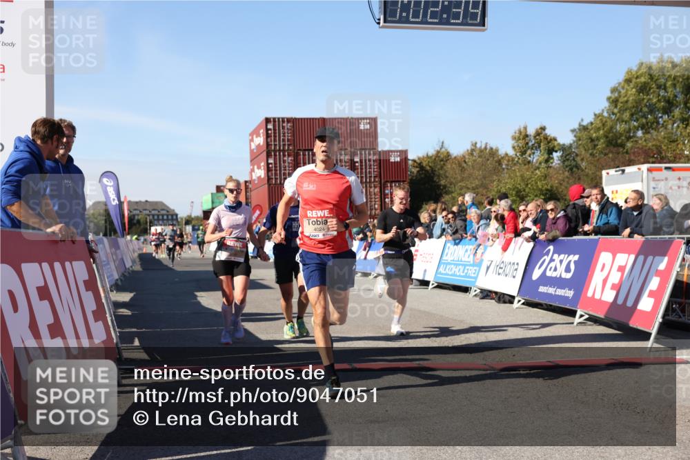 03.10.2025 - Köhlbrandbrückenlauf Lena Gebhardt http://msf.ph/oto/9047051 03.10.2025 13:02:35 Ziel 4024, 4187, 4271, 4277, 4380, 4783, 5080, 5726, 5784, 6320, 6321, 6479, 6783 meine-sportfotos.de