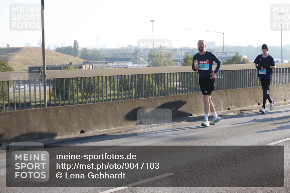 03.10.2025 - Köhlbrandbrückenlauf Lena Gebhardt http://msf.ph/oto/9047103 03.10.2025 09:28:55 Position 1  meine-sportfotos.de