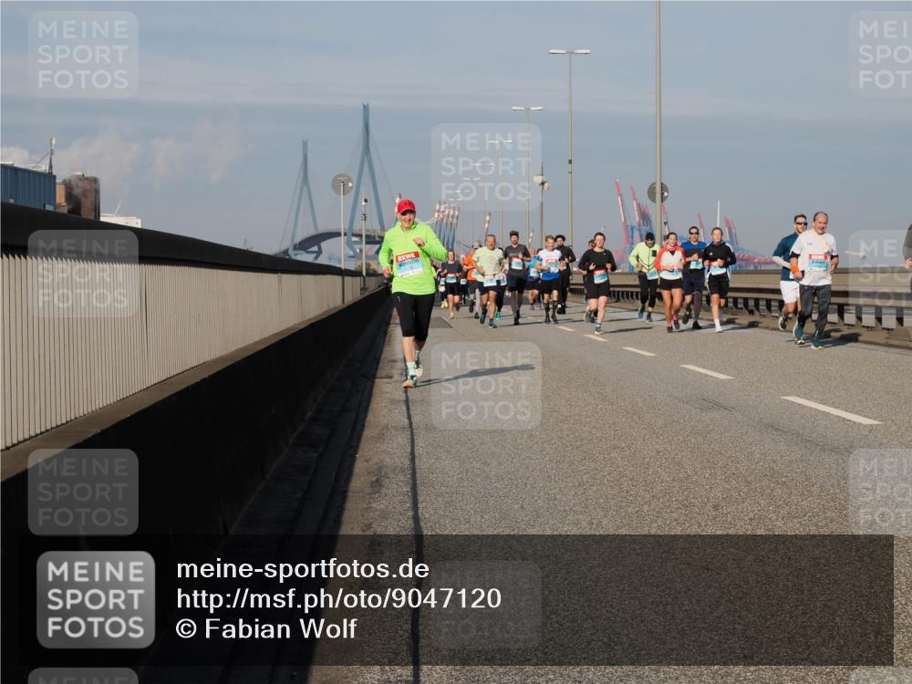 03.10.2025 - Köhlbrandbrückenlauf Fabian Wolf http://msf.ph/oto/9047120 03.10.2025 09:59:08 Position 3 99 meine-sportfotos.de