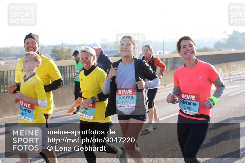03.10.2025 - Köhlbrandbrückenlauf Lena Gebhardt http://msf.ph/oto/9047220 03.10.2025 09:29:04 Position 1 2871, 2874, 2297, 2299 meine-sportfotos.de