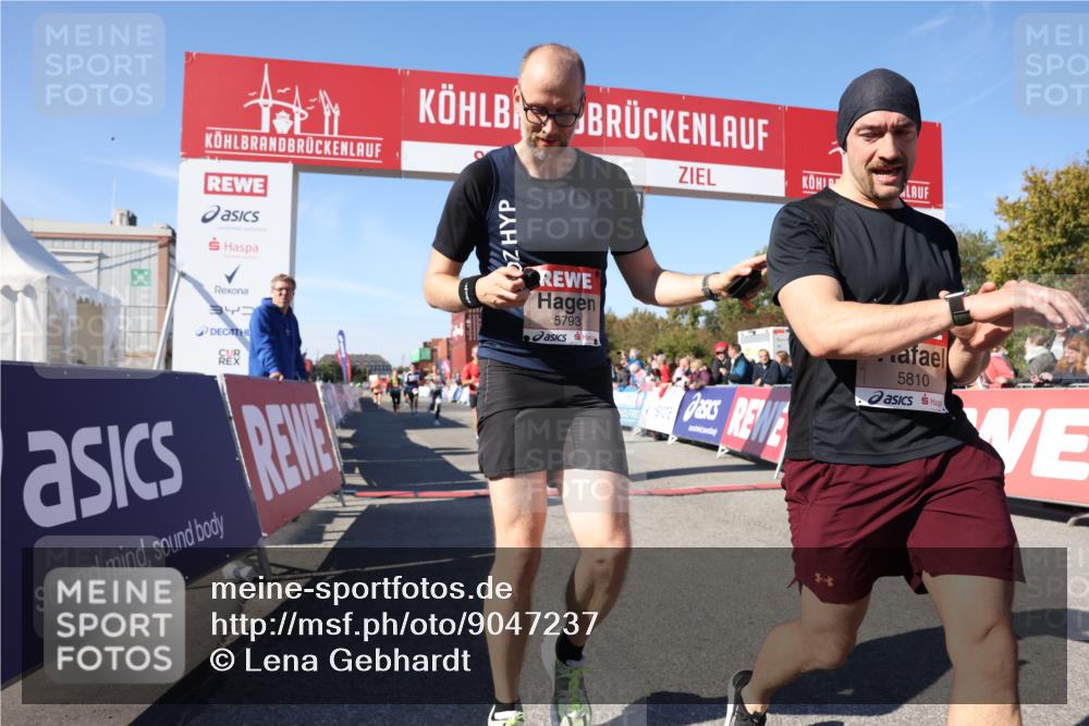 03.10.2025 - Köhlbrandbrückenlauf Lena Gebhardt http://msf.ph/oto/9047237 03.10.2025 13:02:50 Ziel 4095, 4116, 4203, 4279, 4579, 4619, 4747, 5245, 5726, 5793, 5810, 6175, 6255, 6447, 6739 meine-sportfotos.de