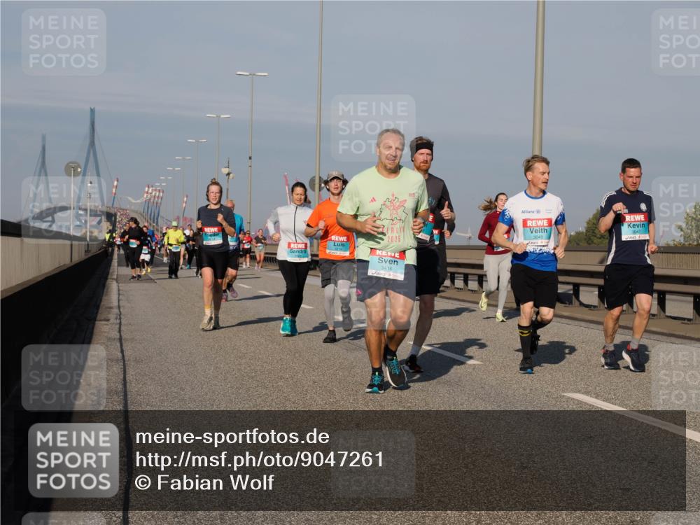 03.10.2025 - Köhlbrandbrückenlauf Fabian Wolf http://msf.ph/oto/9047261 03.10.2025 09:59:19 Position 3 2025, 3416, 3049, 3047 meine-sportfotos.de