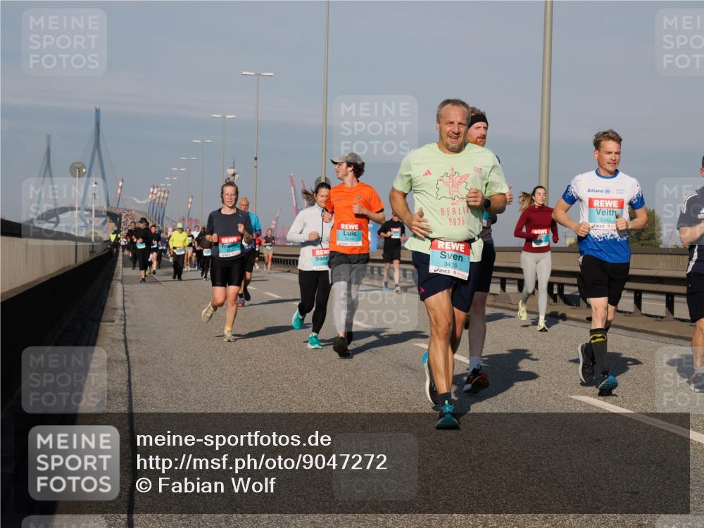 03.10.2025 - Köhlbrandbrückenlauf Fabian Wolf http://msf.ph/oto/9047272 03.10.2025 09:59:19 Position 3 3214, 2025, 3416, 3049 meine-sportfotos.de