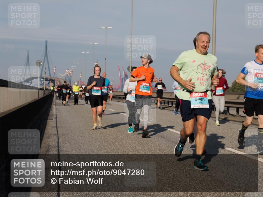 03.10.2025 - Köhlbrandbrückenlauf Fabian Wolf http://msf.ph/oto/9047280 03.10.2025 09:59:20 Position 3 34, 2025, 3416, 3049 meine-sportfotos.de