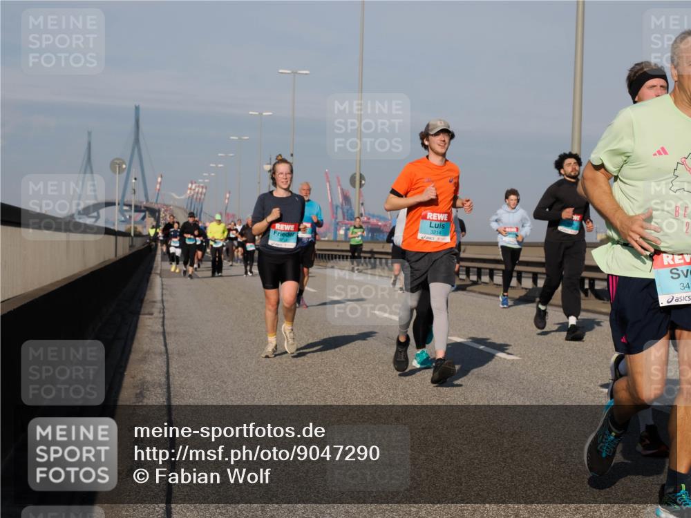 03.10.2025 - Köhlbrandbrückenlauf Fabian Wolf http://msf.ph/oto/9047290 03.10.2025 09:59:20 Position 3 2, 3214, 34 meine-sportfotos.de