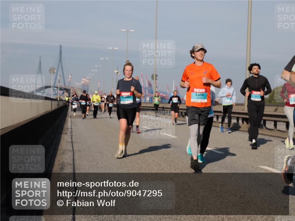 03.10.2025 - Köhlbrandbrückenlauf Fabian Wolf http://msf.ph/oto/9047295 03.10.2025 09:59:21 Position 3 3214 meine-sportfotos.de