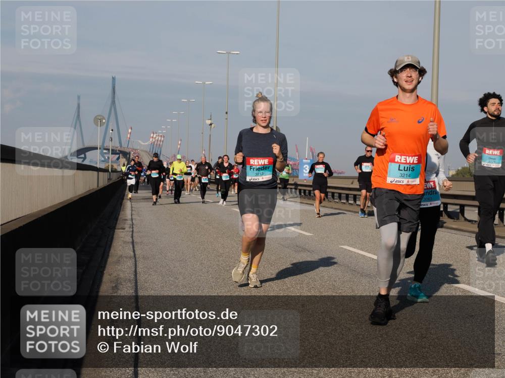 03.10.2025 - Köhlbrandbrückenlauf Fabian Wolf http://msf.ph/oto/9047302 03.10.2025 09:59:21 Position 3 3213, 3214, 3063, 3725 meine-sportfotos.de