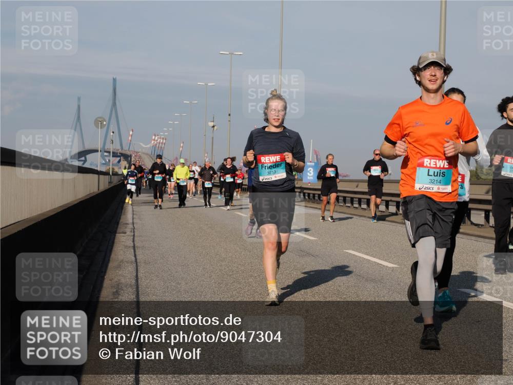 03.10.2025 - Köhlbrandbrückenlauf Fabian Wolf http://msf.ph/oto/9047304 03.10.2025 09:59:22 Position 3 3213, 3, 3214 meine-sportfotos.de
