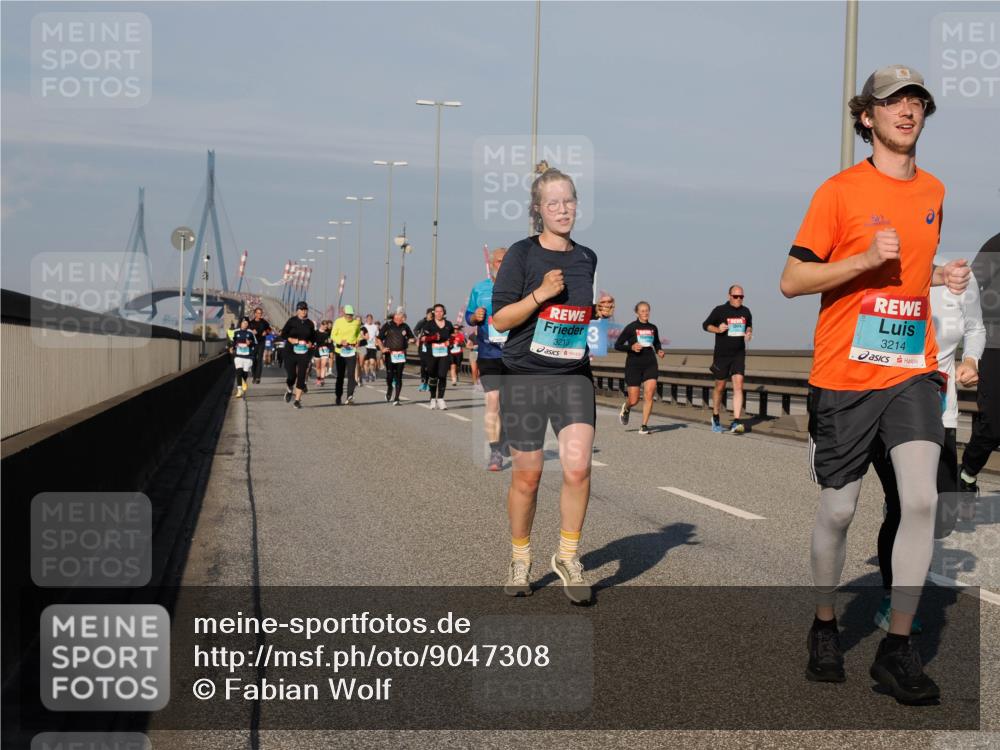 03.10.2025 - Köhlbrandbrückenlauf Fabian Wolf http://msf.ph/oto/9047308 03.10.2025 09:59:22 Position 3 3213, 3214 meine-sportfotos.de