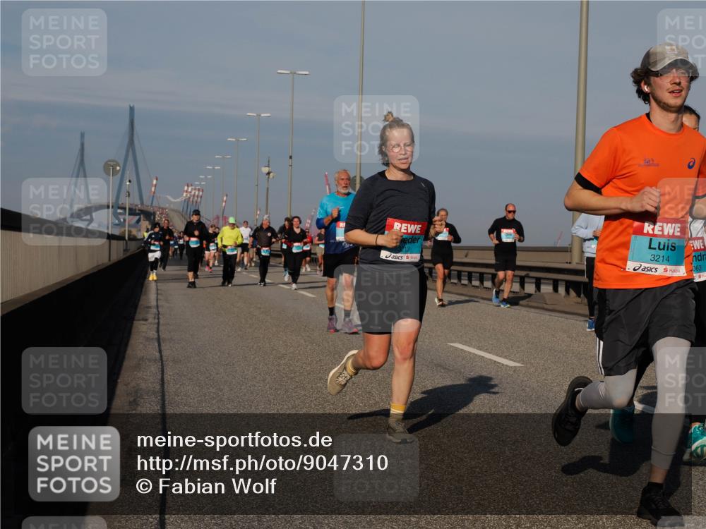 03.10.2025 - Köhlbrandbrückenlauf Fabian Wolf http://msf.ph/oto/9047310 03.10.2025 09:59:22 Position 3 3213, 3214, 063 meine-sportfotos.de