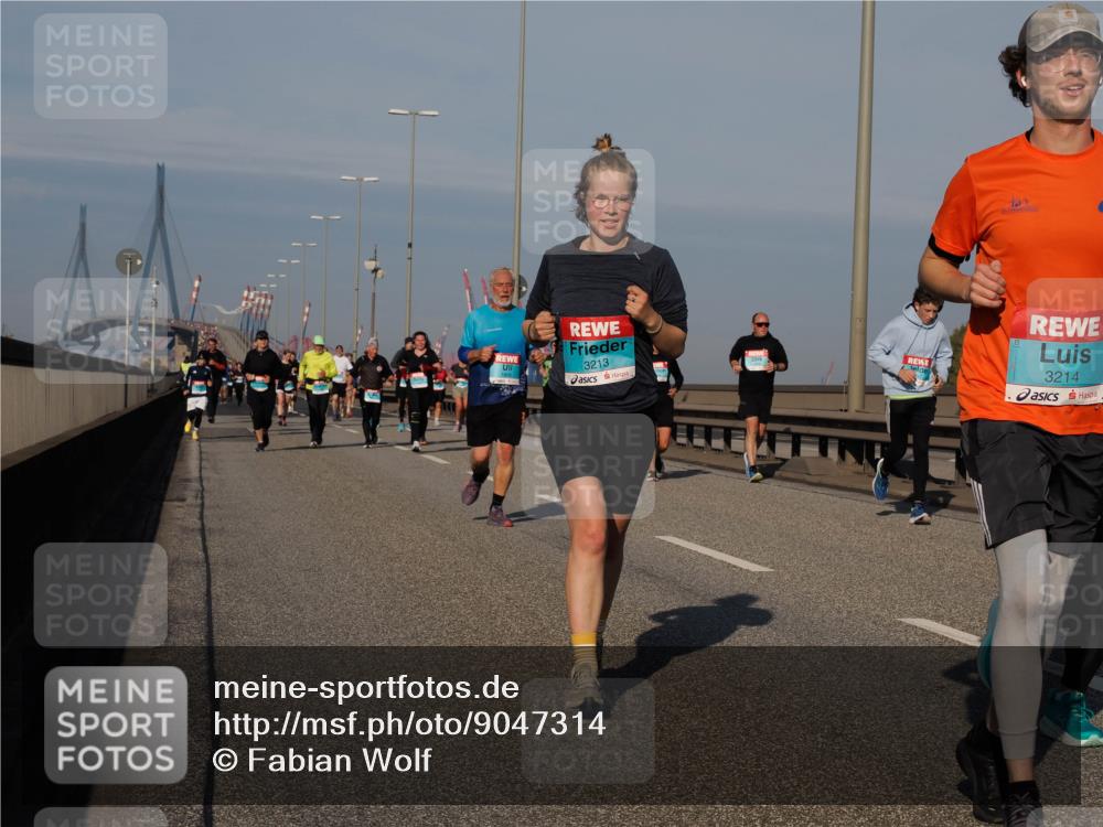 03.10.2025 - Köhlbrandbrückenlauf Fabian Wolf http://msf.ph/oto/9047314 03.10.2025 09:59:22 Position 3 3213, 3214 meine-sportfotos.de