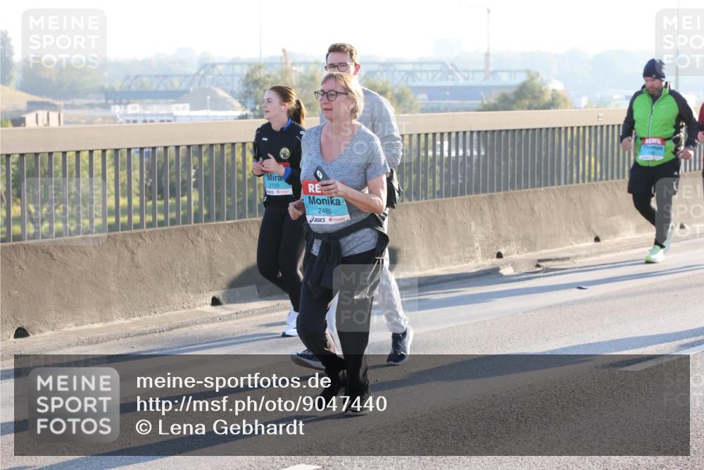 03.10.2025 - Köhlbrandbrückenlauf Lena Gebhardt http://msf.ph/oto/9047440 03.10.2025 09:29:25 Position 1 3103, 2486 meine-sportfotos.de