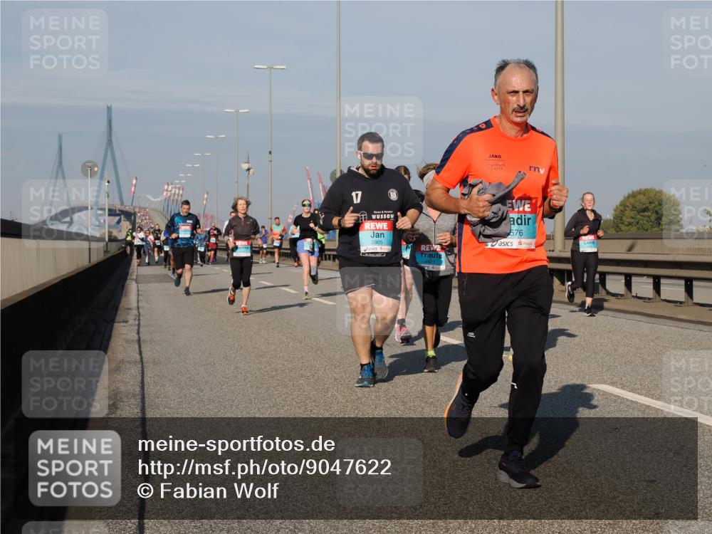 03.10.2025 - Köhlbrandbrückenlauf Fabian Wolf http://msf.ph/oto/9047622 03.10.2025 09:59:43 Position 3 17, 2905, 2423, 576 meine-sportfotos.de