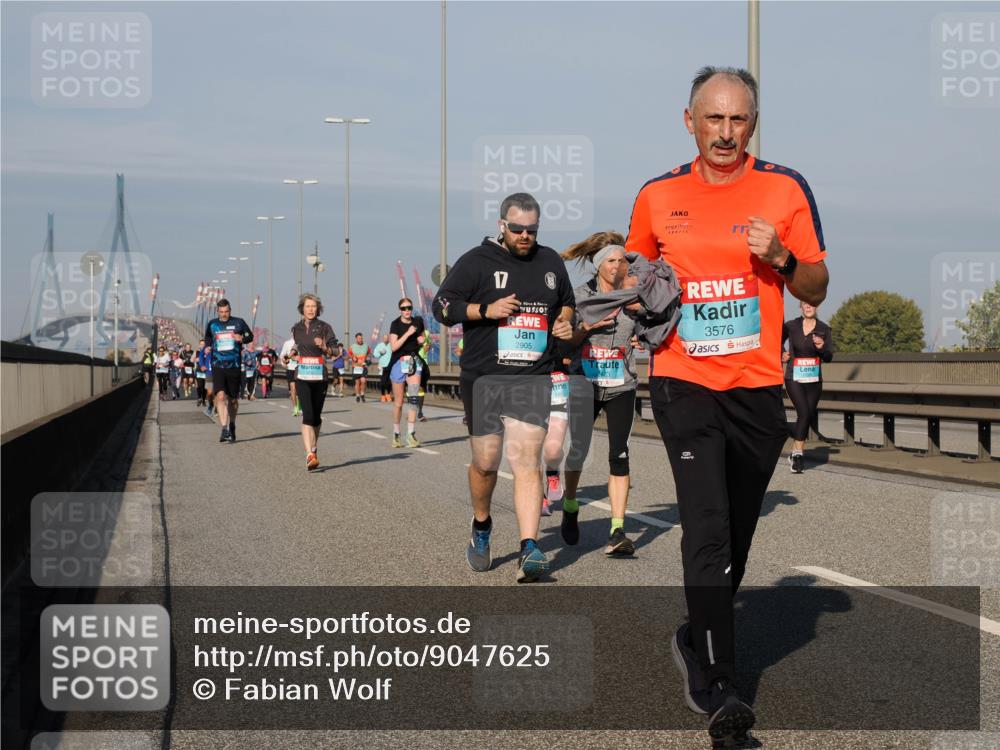 03.10.2025 - Köhlbrandbrückenlauf Fabian Wolf http://msf.ph/oto/9047625 03.10.2025 09:59:43 Position 3 17, 2905, 3576 meine-sportfotos.de
