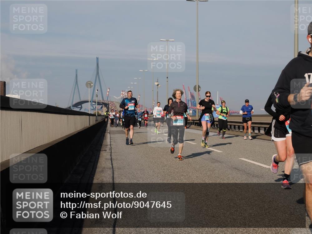 03.10.2025 - Köhlbrandbrückenlauf Fabian Wolf http://msf.ph/oto/9047645 03.10.2025 09:59:45 Position 3 17 meine-sportfotos.de