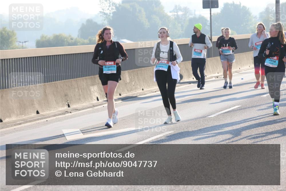 03.10.2025 - Köhlbrandbrückenlauf Lena Gebhardt http://msf.ph/oto/9047737 03.10.2025 09:29:52 Position 1 2860, 2859, 2926 meine-sportfotos.de