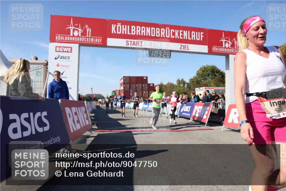 03.10.2025 - Köhlbrandbrückenlauf Lena Gebhardt http://msf.ph/oto/9047750 03.10.2025 13:03:29 Ziel 4214, 4225, 4252, 4268, 4283, 4300, 4454, 4507, 5063, 5707, 6194, 6207, 6632 meine-sportfotos.de